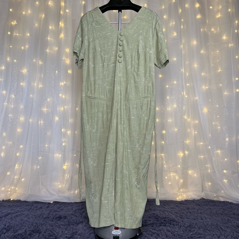 Vintage 90s pale sage green short sleeve midi/maxi length dress